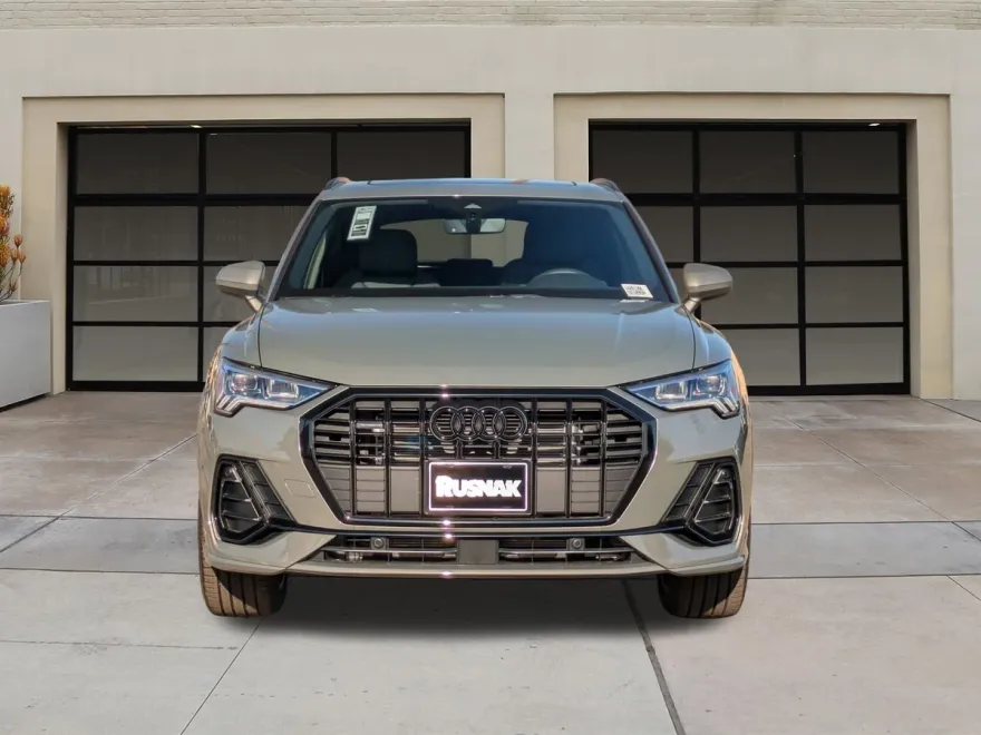 2025 Audi Q3 S line Premium photo 1