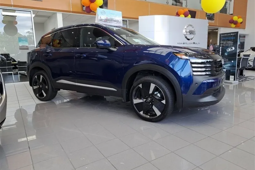 2025 Nissan Kicks SR photo 1
