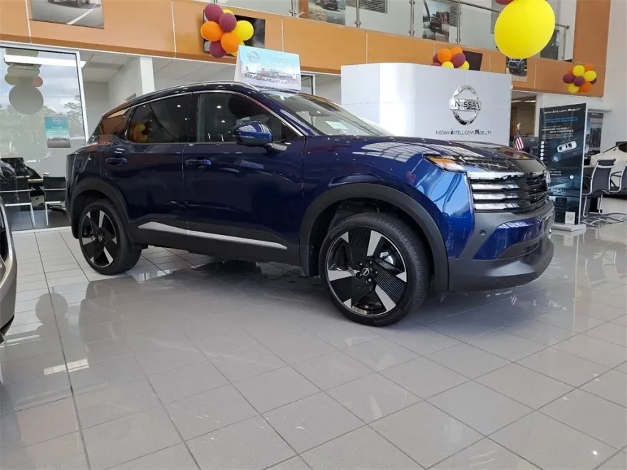 2025 Nissan Kicks SR photo 1
