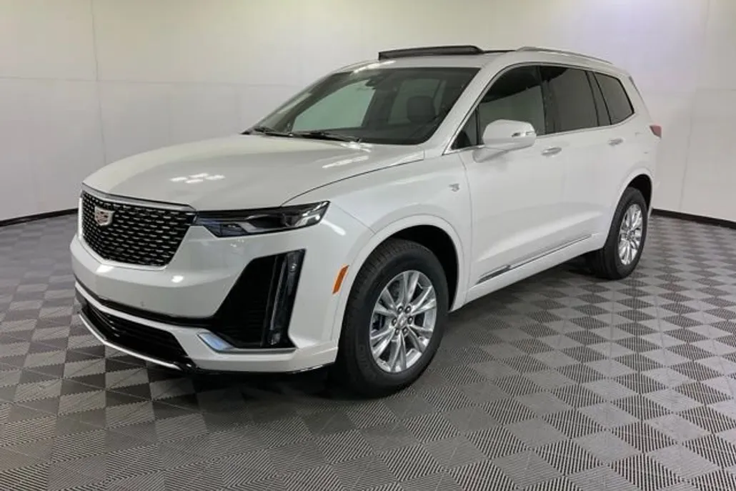 2025 Cadillac XT6 Luxury photo 1
