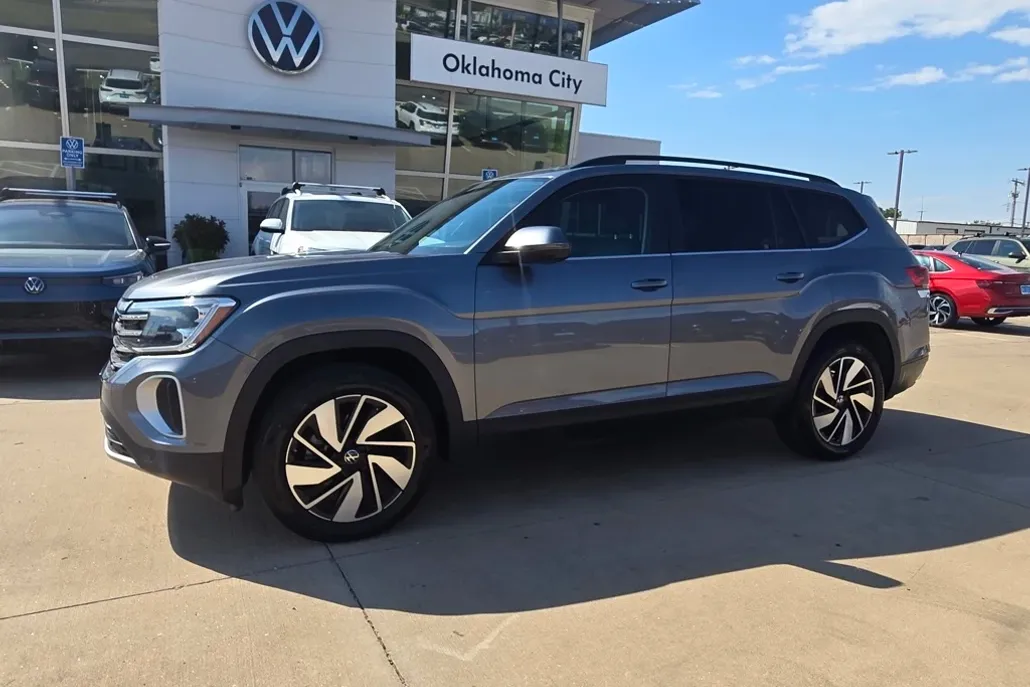 2024 Volkswagen Atlas SE Technology photo 1