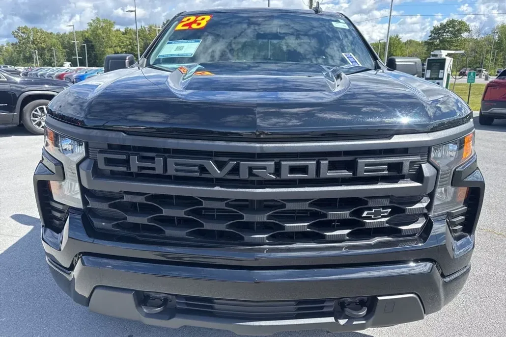 2023 Chevrolet Silverado 1500 Custom photo 1