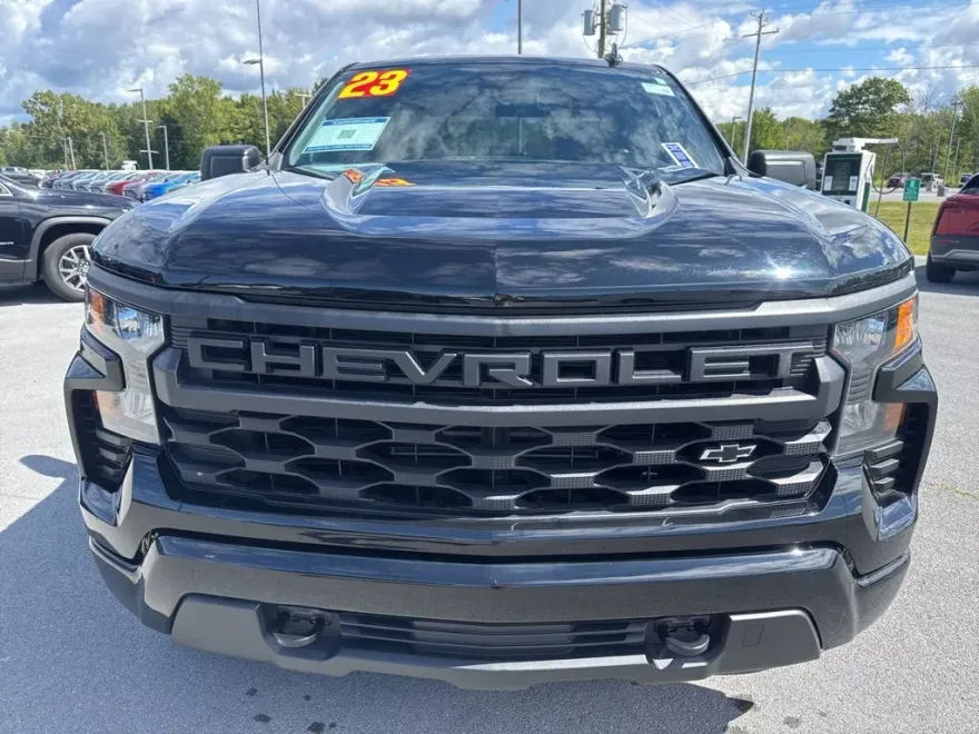 2023 Chevrolet Silverado 1500 Custom photo 1