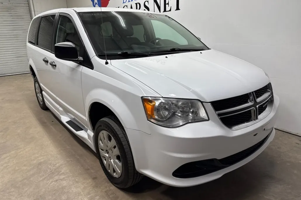 2019 Dodge Grand Caravan SE Plus photo 1