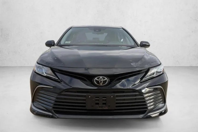 2023 Toyota Camry LE photo 1