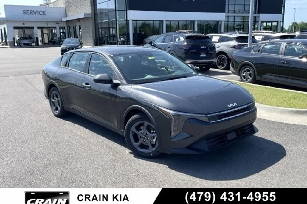 2025 Kia K4 LXS photo 1