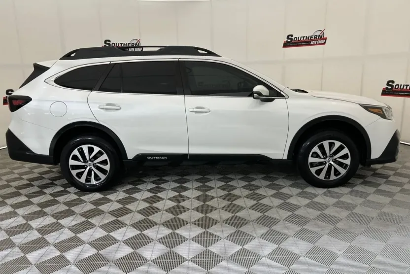 2020 Subaru Outback Premium photo 1