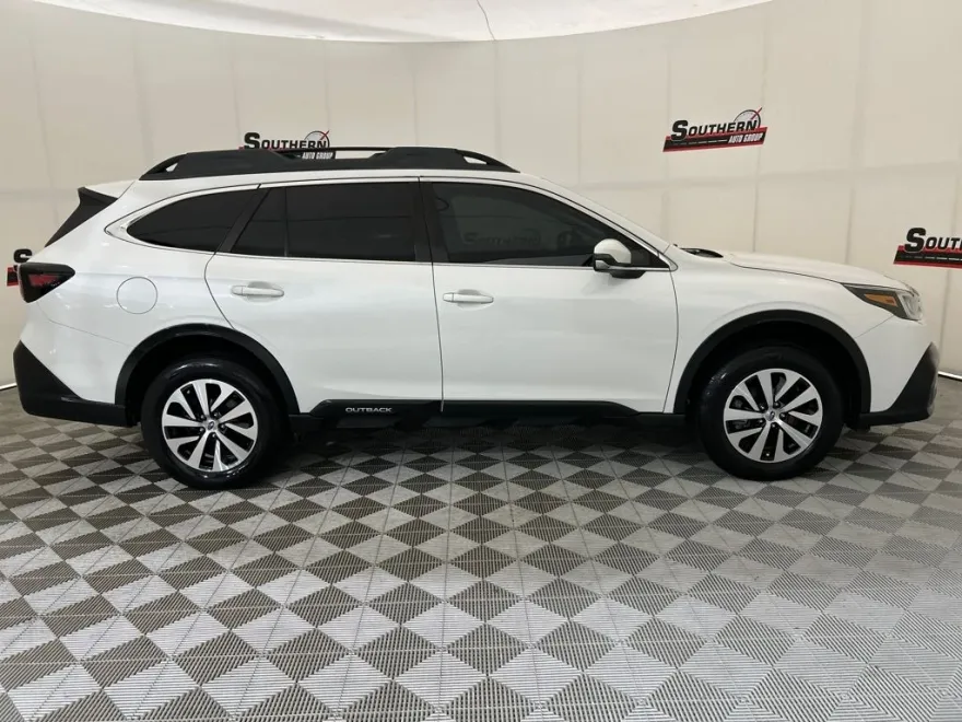 2020 Subaru Outback Premium photo 1