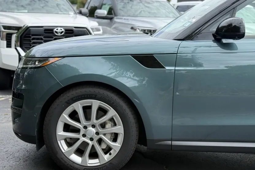 2024 Land Rover Range Rover Sport SE photo 1