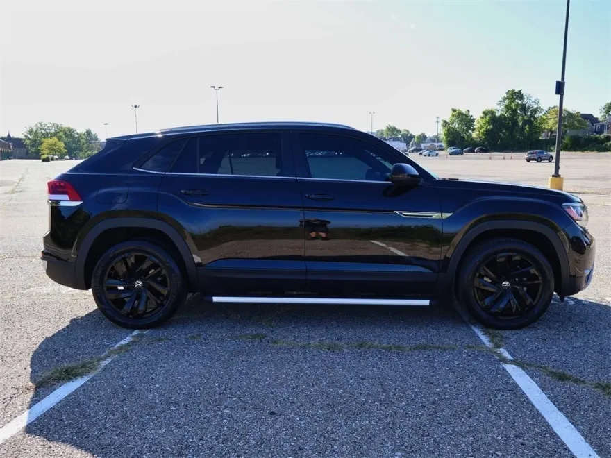 2022 Volkswagen Atlas Cross Sport V6 SE Technology photo 1
