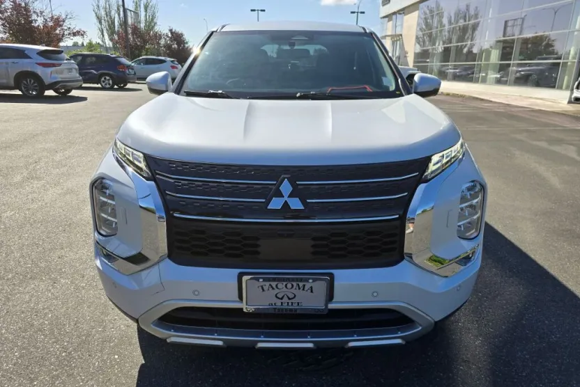 2023 Mitsubishi Outlander SE Black Edition Ralliart photo 1