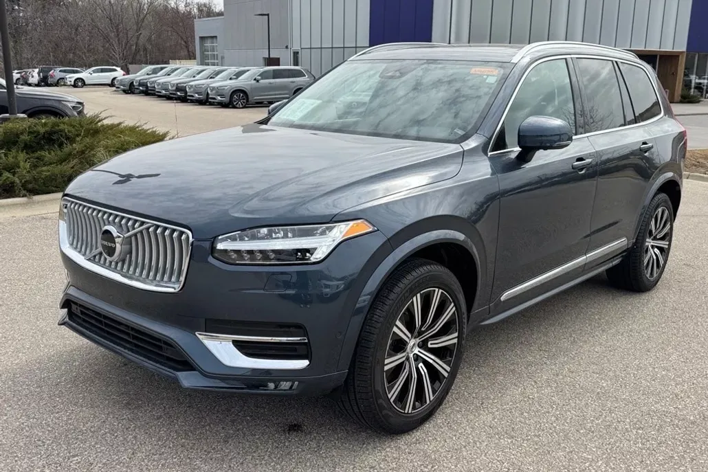 2025 Volvo XC90 Plus photo 1