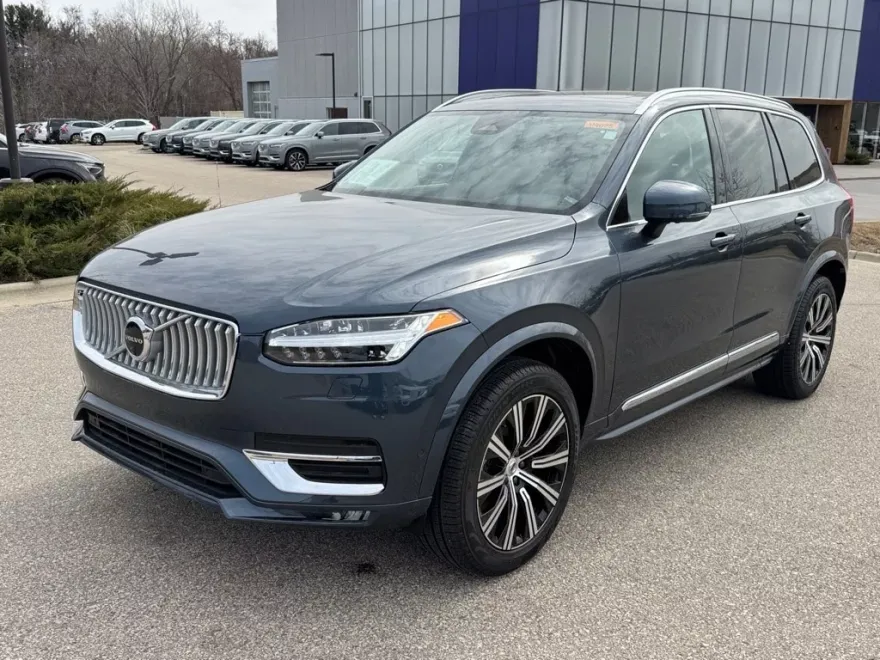 2025 Volvo XC90 Plus photo 1