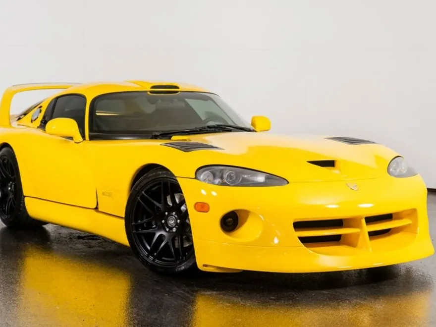 2001 Dodge Viper 10 GTS Coupe photo 1