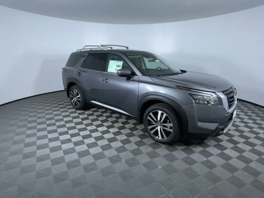 2025 Nissan Pathfinder Platinum photo 1