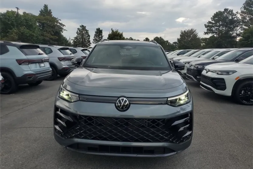 2025 Volkswagen Tiguan SE R-Line Black photo 1