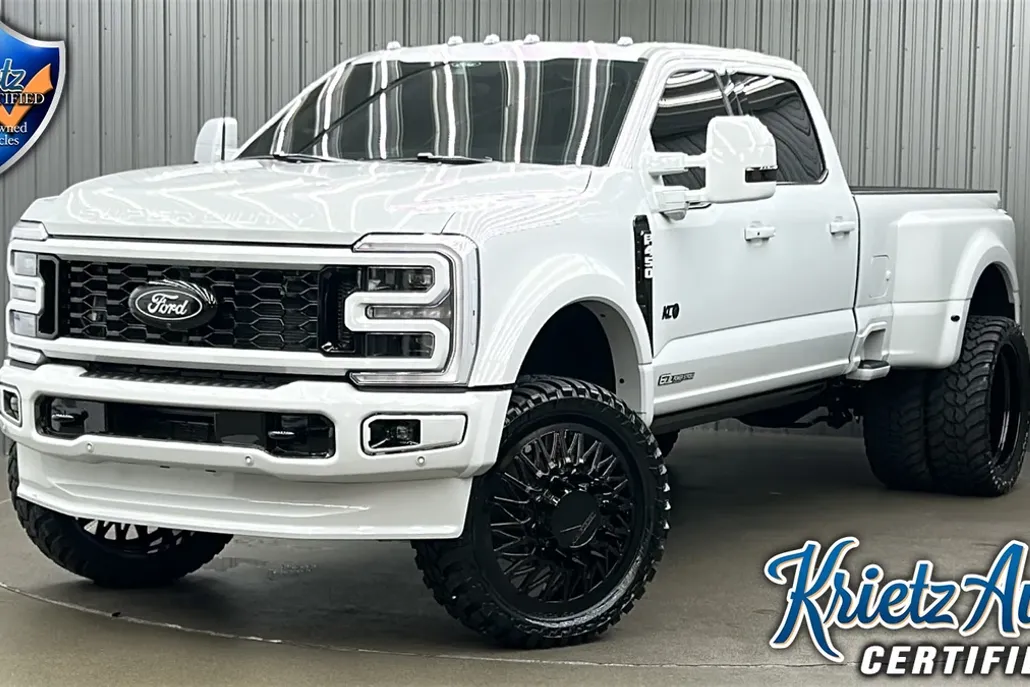2025 Ford F-450 photo 1