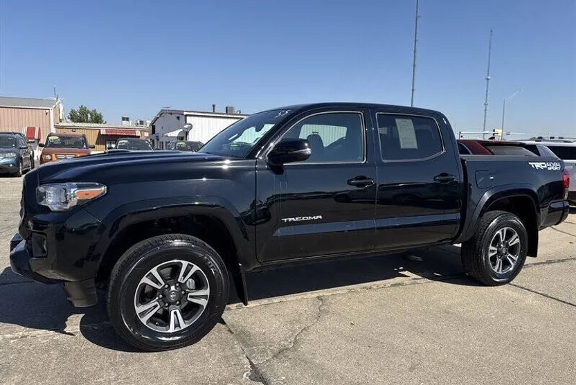 2019 Toyota Tacoma TRD Sport photo 1