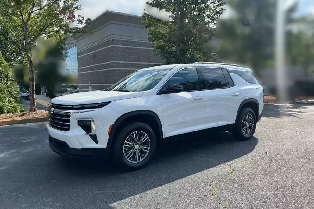 2026 Chevrolet Traverse L photo 1