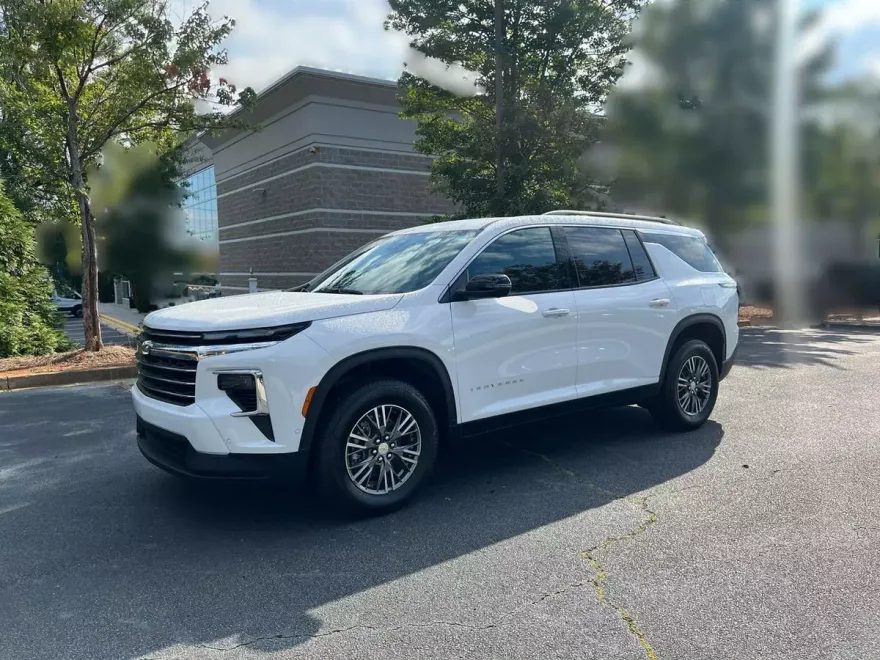 2026 Chevrolet Traverse L photo 1