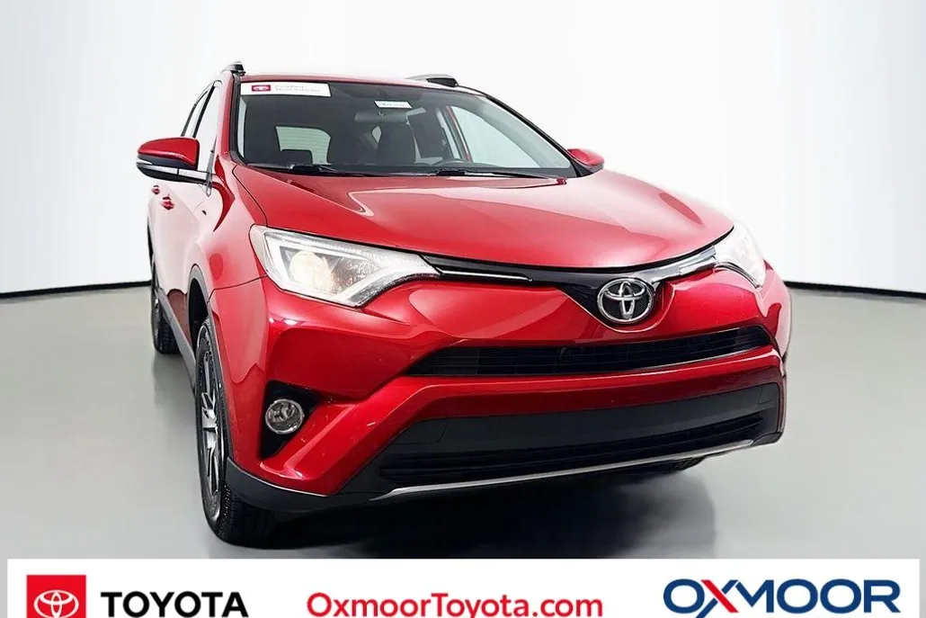 2016 Toyota RAV4 XLE photo 1