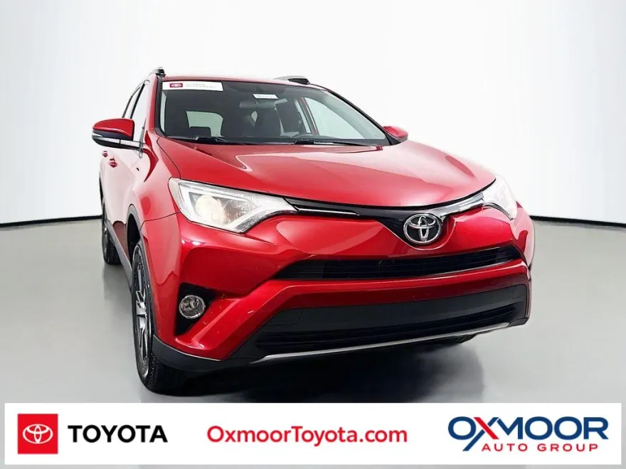 2016 Toyota RAV4 XLE photo 1