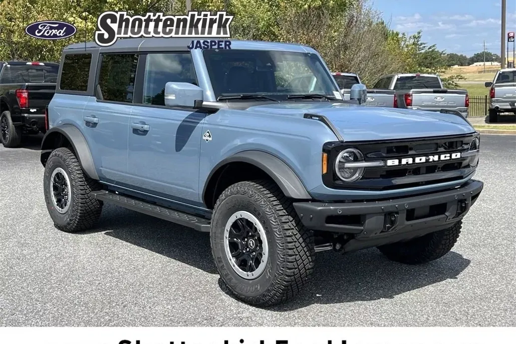 2024 Ford Bronco Outer Banks photo 1