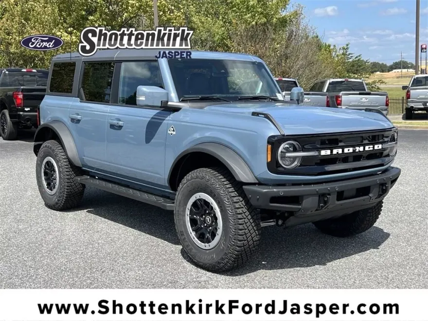 2024 Ford Bronco Outer Banks photo 1