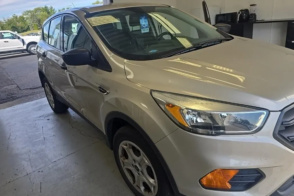 2017 Ford Escape S photo 1