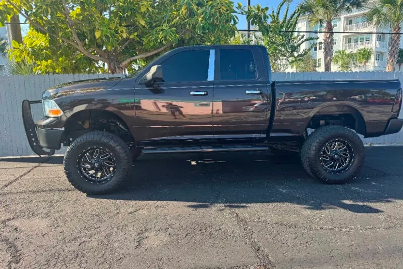 2011 Ram 1500 SLT photo 1