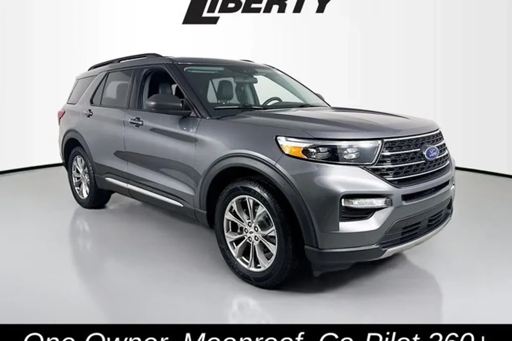 2022 Ford Explorer XLT photo 1