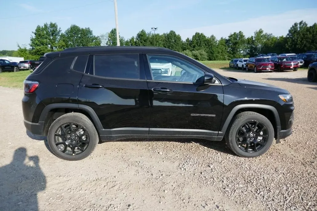 2025 Jeep Compass Latitude photo 1