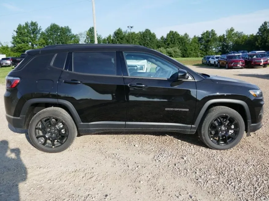 2025 Jeep Compass Latitude photo 1