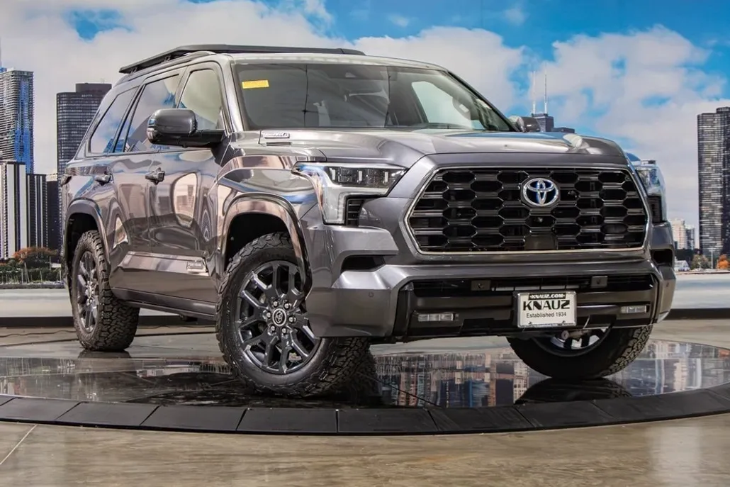 2023 Toyota Sequoia Platinum photo 1
