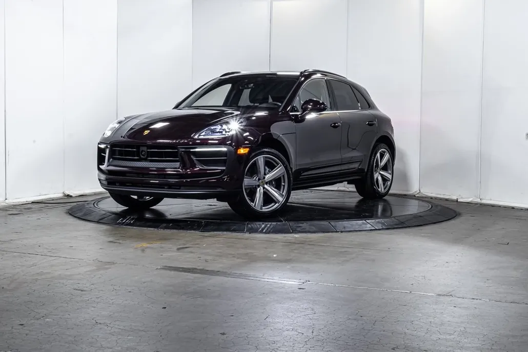 2025 Porsche Macan T photo 1