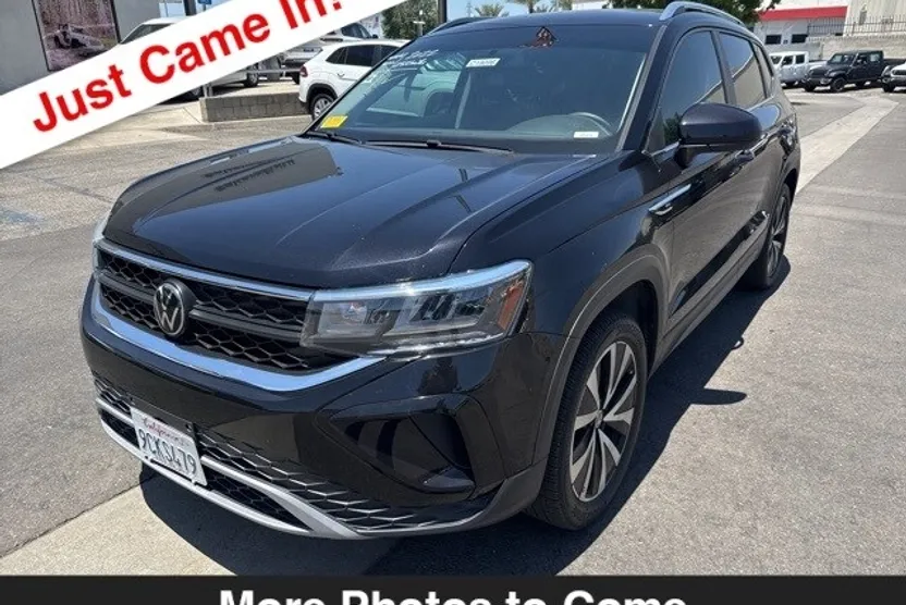 2022 Volkswagen Taos SE photo 1