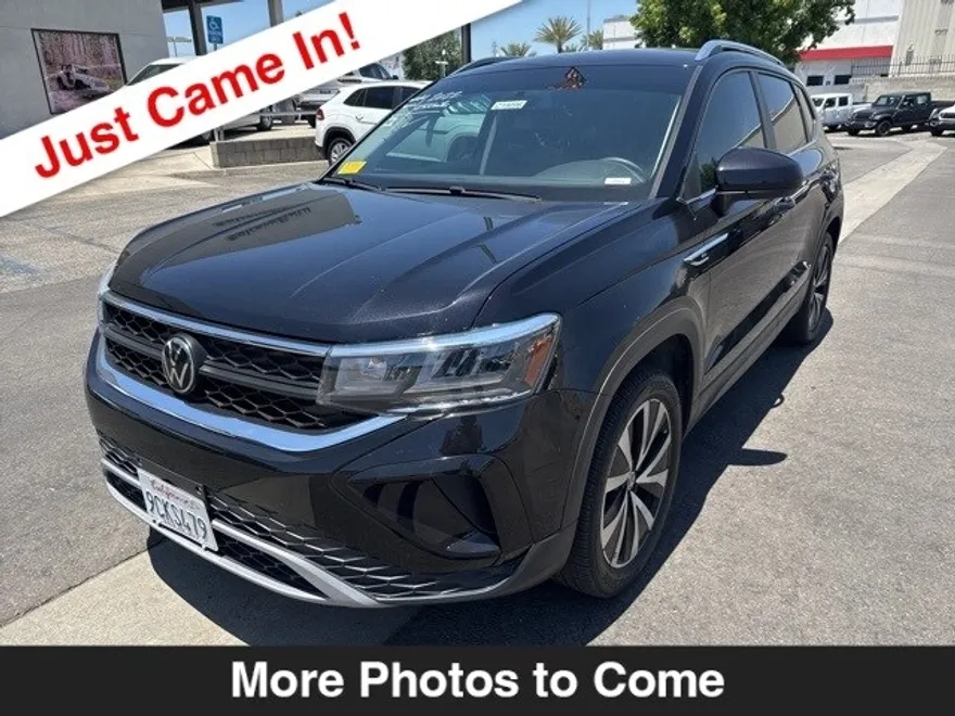2022 Volkswagen Taos SE photo 1