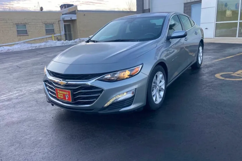 2023 Chevrolet Malibu 1LT photo 1