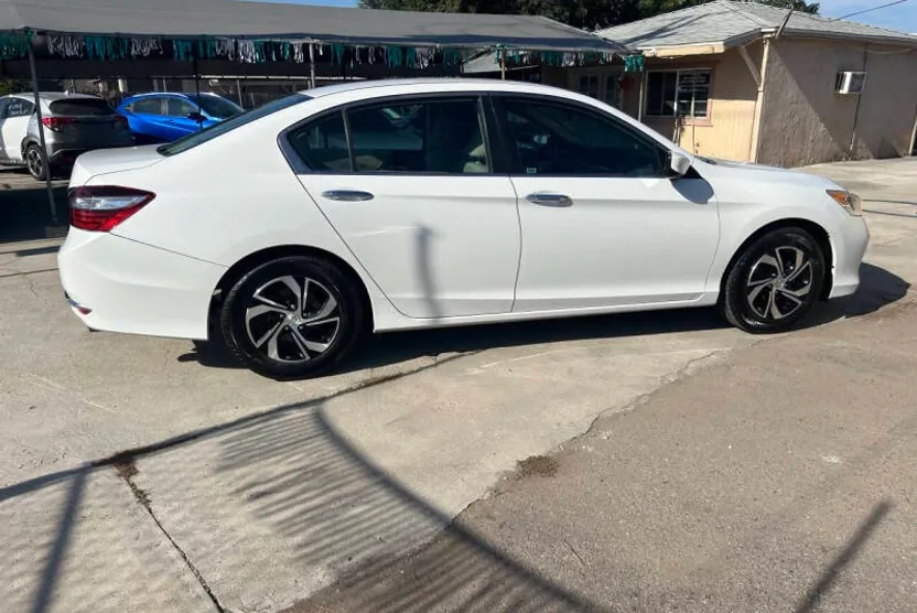2016 Honda Accord LX photo 1