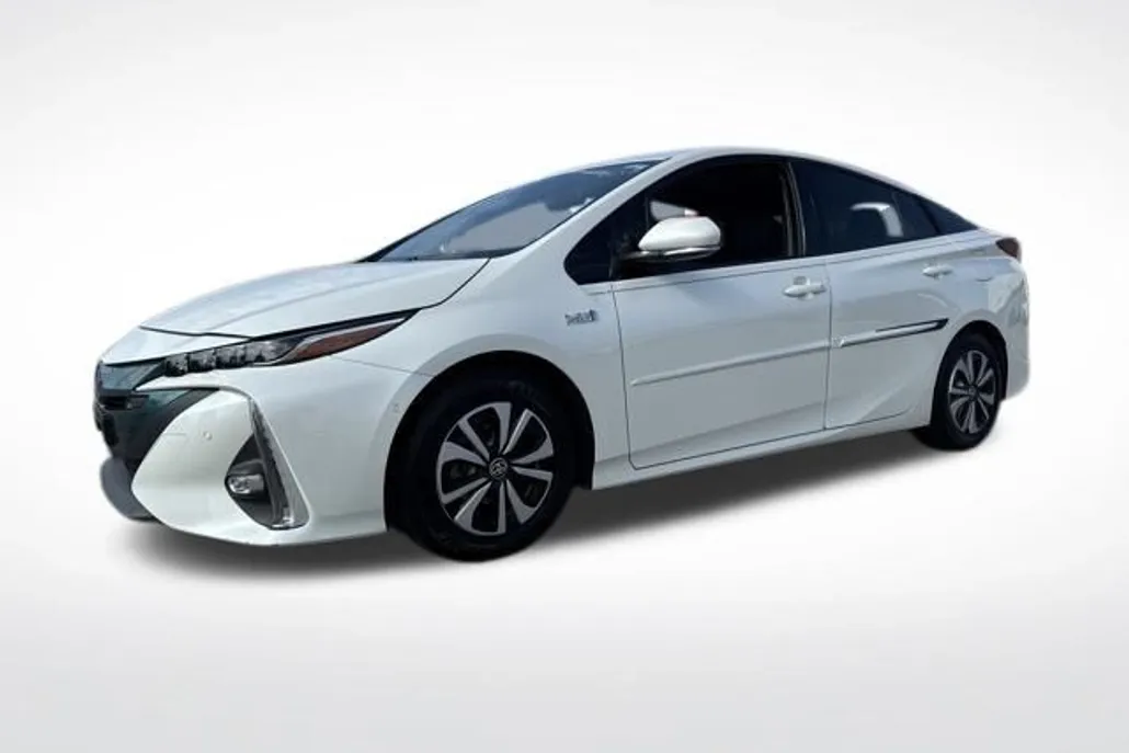 2017 Toyota Prius Prime photo 1