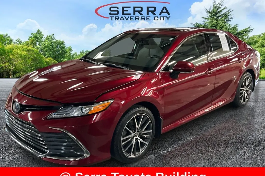 2022 Toyota Camry Hybrid XLE photo 1