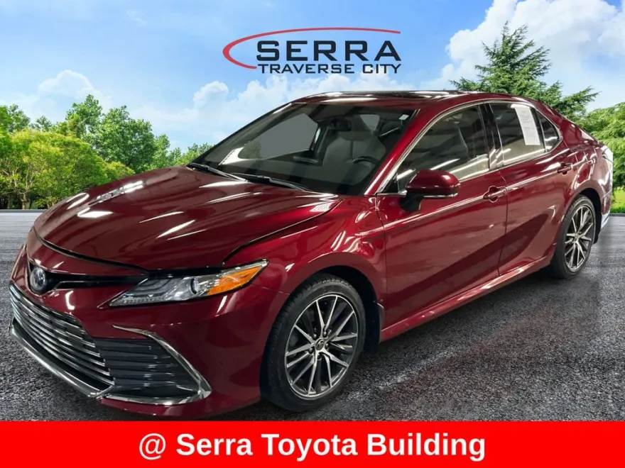 2022 Toyota Camry Hybrid XLE photo 1