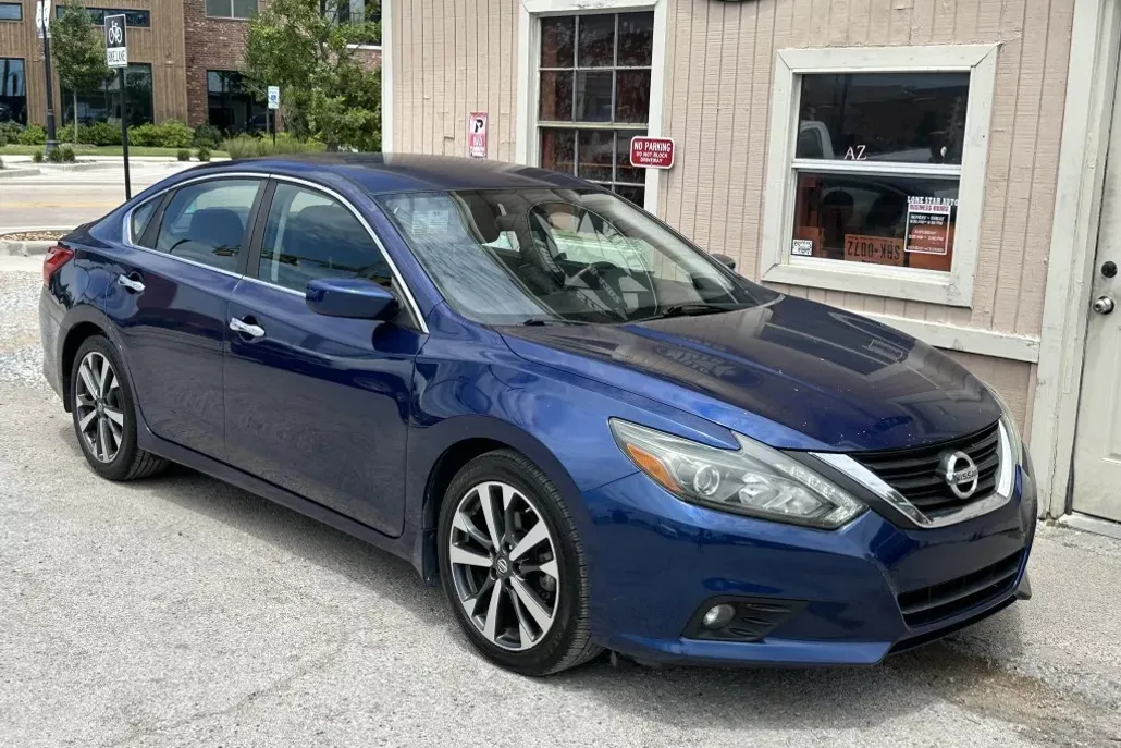 2016 Nissan Altima S photo 1