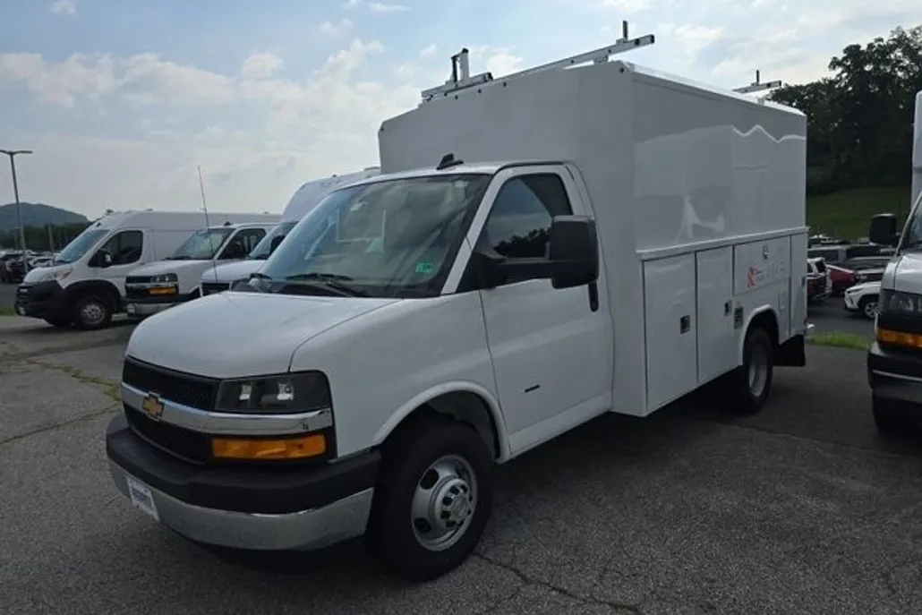 2025 Chevrolet Express 3500 Work Van photo 1