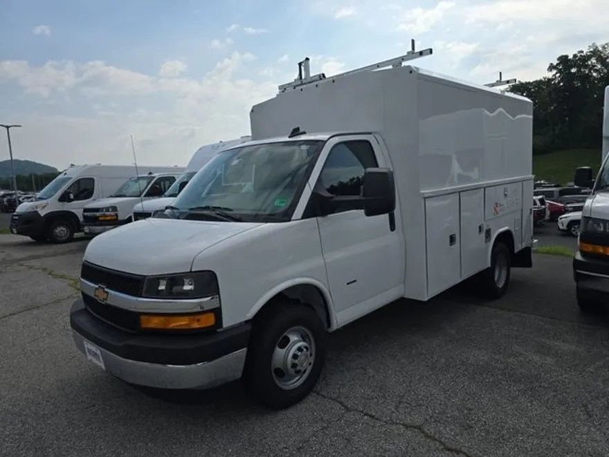 2025 Chevrolet Express 3500 Work Van photo 1