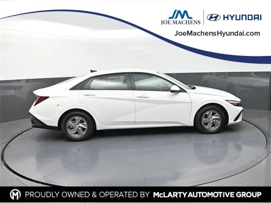 2025 Hyundai Elantra SE photo 1