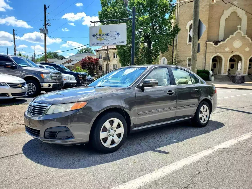 2010 Kia Optima LX photo 1