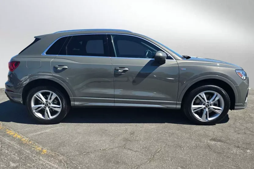 2023 Audi Q3 S line Premium Plus photo 1