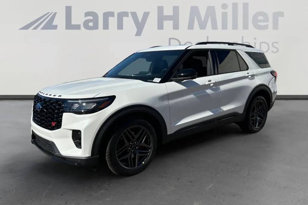 2025 Ford Explorer ST photo 1
