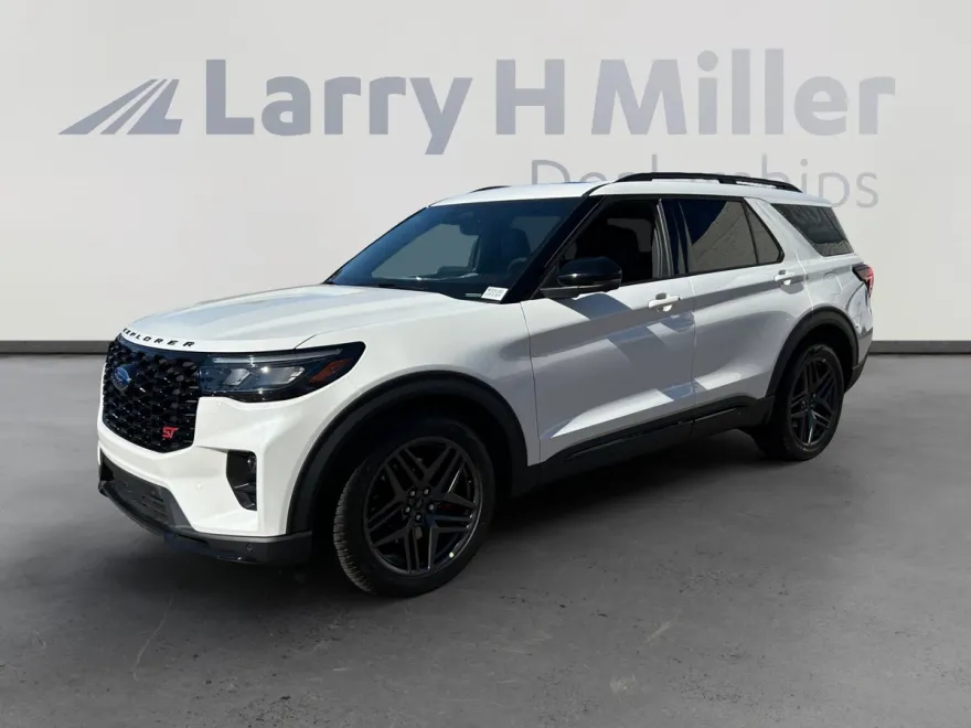 2025 Ford Explorer ST photo 1